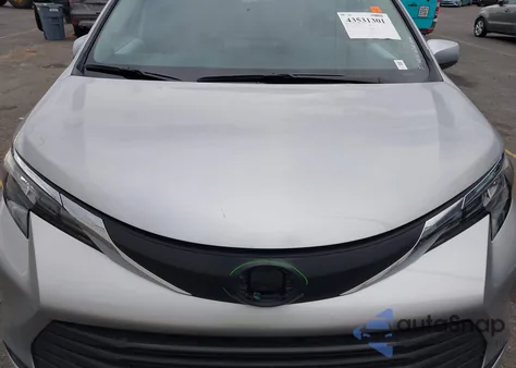 2025 Toyota Sienna Xle z USA, uszkodzony, nr VIN 5TDJSKFC2SS168976